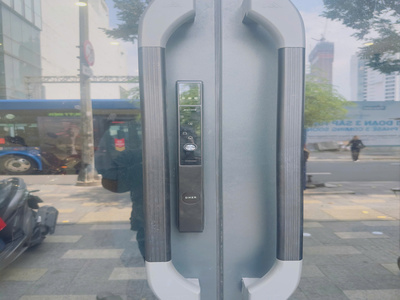 KHÓA THÔNG MINH CỬA NHÔM TRƯỢT QUAY 6 CHỨC NĂNG – TÍCH HỢP NHẬN DIỆN KHUÔN MẶT HIỆN ĐẠI