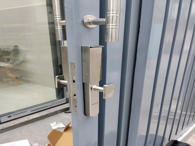 Khóa Thông Minh Siker Cho Cửa Cổng Sắt Lùa 4 Cánh – An Toàn, Tiện Lợi, Bền Bỉ Mọi Thời Tiết