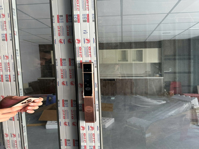 Khóa Thông Minh Siker KTS142.3D Cho Cửa Nhôm Xingfa 55 – Thiết Kế Không Tay Gạt Hiện Đại