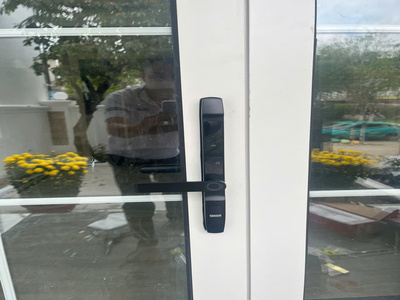 Khóa vân tay cửa nhôm Xingfa tích hợp 5 chức năng mở cửa – Giải pháp an ninh thông minh cho mọi gia