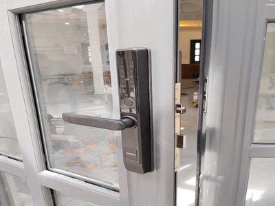 Azdoor VN bàn giao 5 bộ khóa vân tay Siker tại Bình Tân