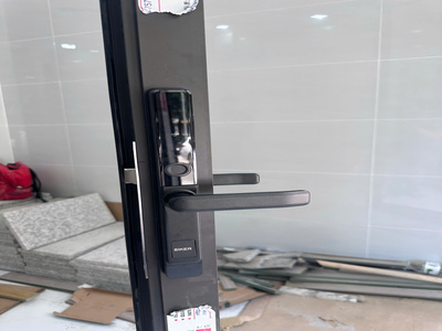 Bàn giao khóa thông minh Siker KTS105 cho cửa nhôm Xingfa tại Quận 6