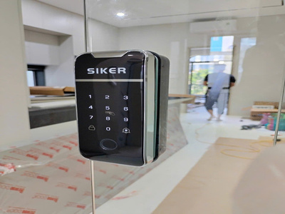 Khóa thông minh Siker cho cửa kính cường lực – 5 chức năng mở khóa, lắp đặt không cần khoan kính