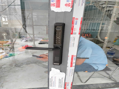 Khóa Thông Minh Siker Cửa Nhôm Xingfa Nhập Khẩu 5 Chức Năng Màu Đen – Giải Pháp An Toàn Và Hiện Đại